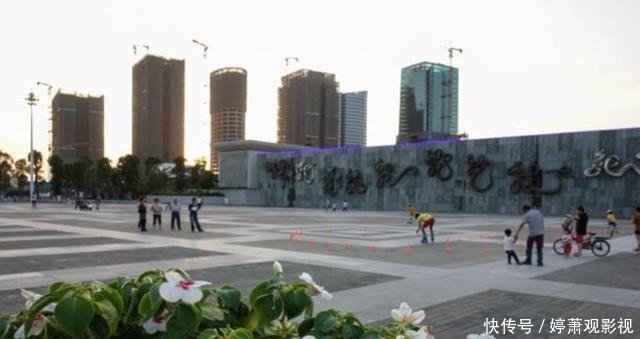  【内衣】广东这座小镇被称为“中国内衣之都”，城建跟地级市差