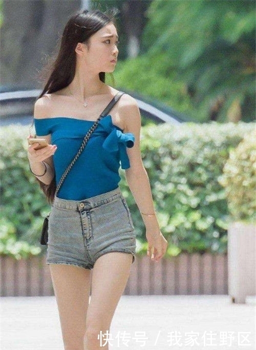  「小美女」街拍：身材高挑的小美女，骨感的美人，转头一笑百媚生