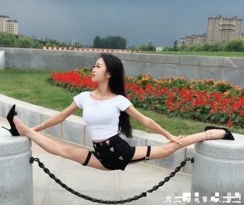 穿搭■公园跨一字马的小姐姐, 清爽养眼!,时尚摄影
