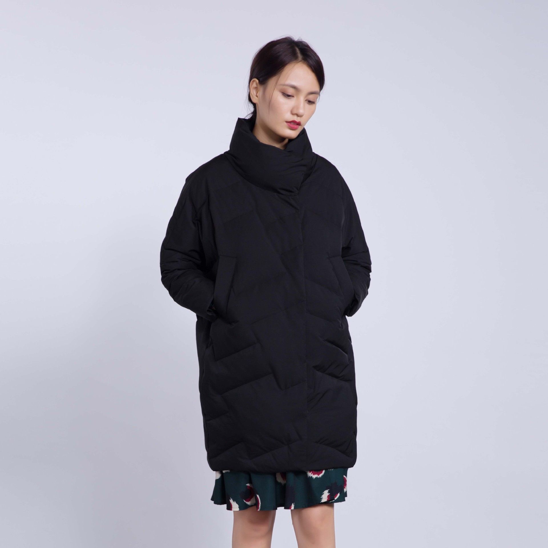 等我有钱了，也都想买这种羽绒服，修身又大气，一件比一件洋气