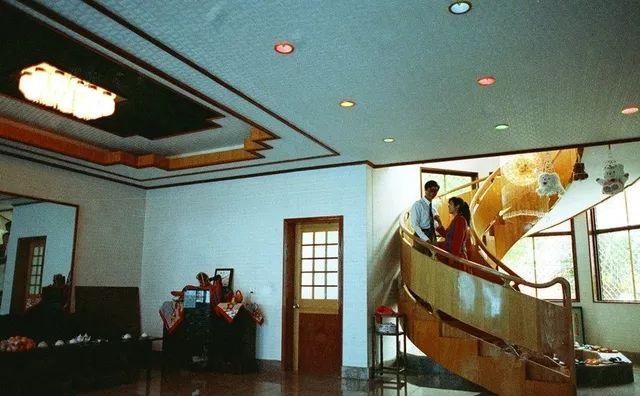  「实拍」实拍八九十年代中国的“暴发户”，一代人的记忆