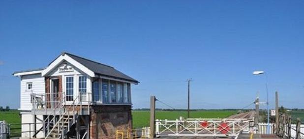  #挥手#世界上最“孤独”的火车站，一年只有12名乘客，火车挥手