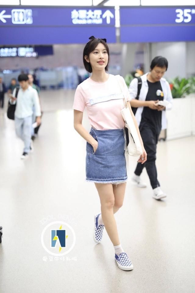 张俪这么窄的包臀裙都能塞进去，腰间还松松垮垮的，确定有96斤吗