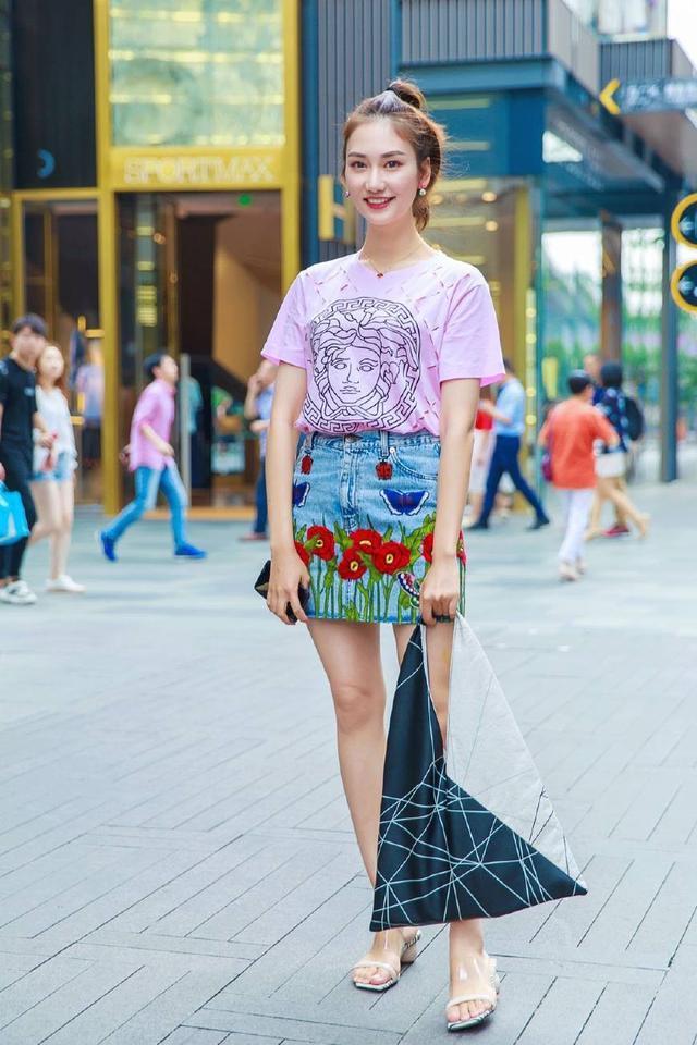 街拍:高挑时尚的小姐姐,穿着得体美丽大方!