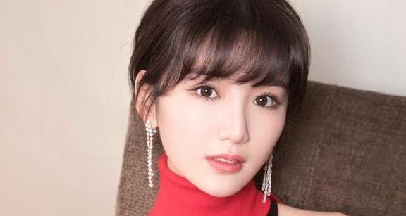 女星们为了美都很拼, 毛晓彤好像有点用力过猛了!