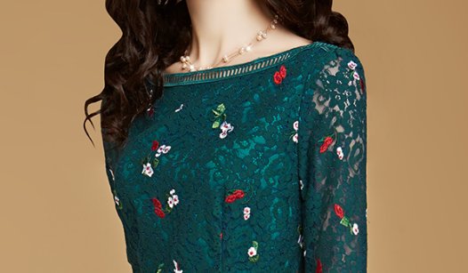 47岁小姨真时髦!尤其穿这“A”字秋裙，配平鞋，简直美到心坎