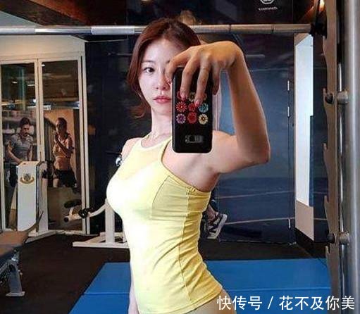 街拍 小姐姐身材真的很好, 没车没房就别想着娶到这种女孩了!