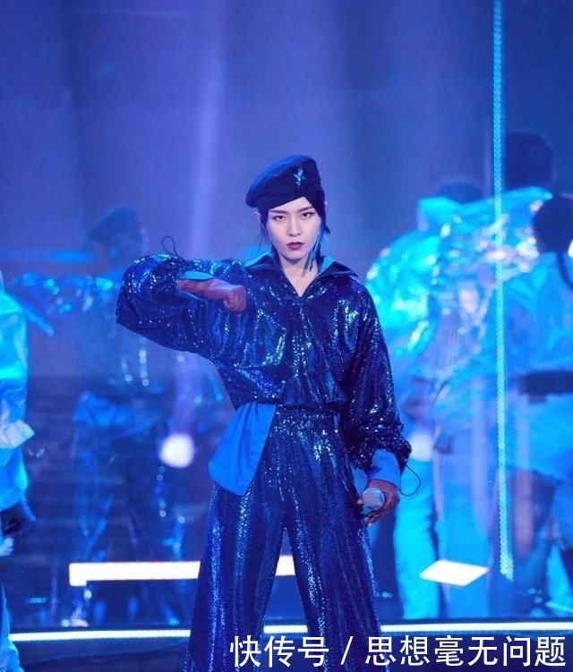  #色系#周笔畅都开始走美艳路线了！玫红礼服开叉，都快认不出来了