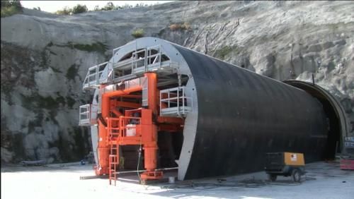  #地铁#地铁挖得那么深，挖出来的泥土都去哪了，为啥没看见运出