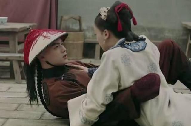 许凯家暴事件最新进展,初中同学又爆料其整容割了双眼皮!