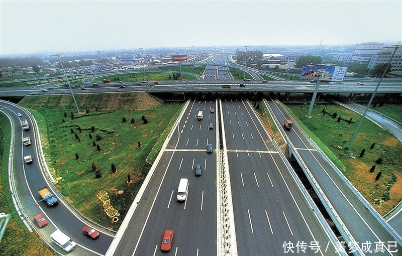  【高速】为什么高速公路上没有装路灯？老司机：可以，但没必要