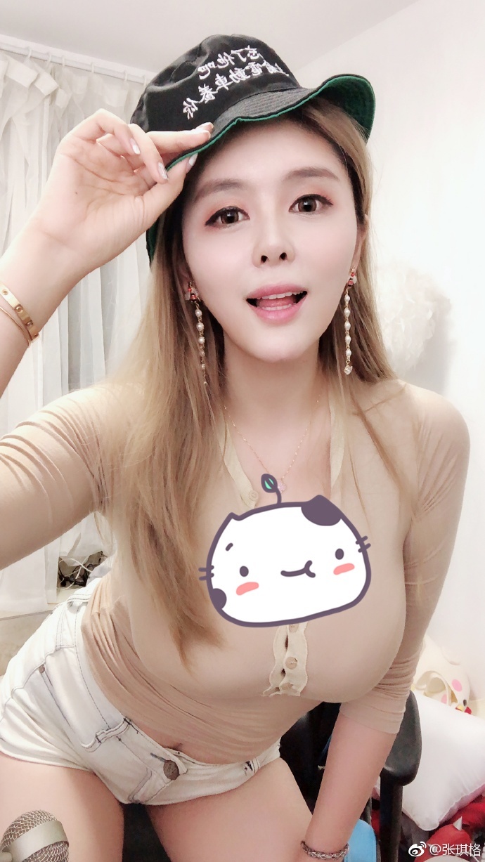 街拍：原来“女胖子”也能别有润味，这种视觉冲击不亚于冲田杏梨