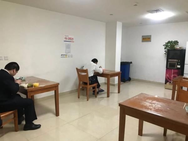  『高铁』每人一个大礼包！高铁司机间休室，欢迎武汉兄弟归来！