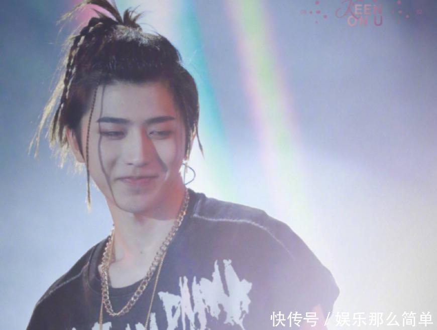 蔡徐坤继撞衫王俊凯后和千玺同款脏辫造型，网友：该来的还是来了