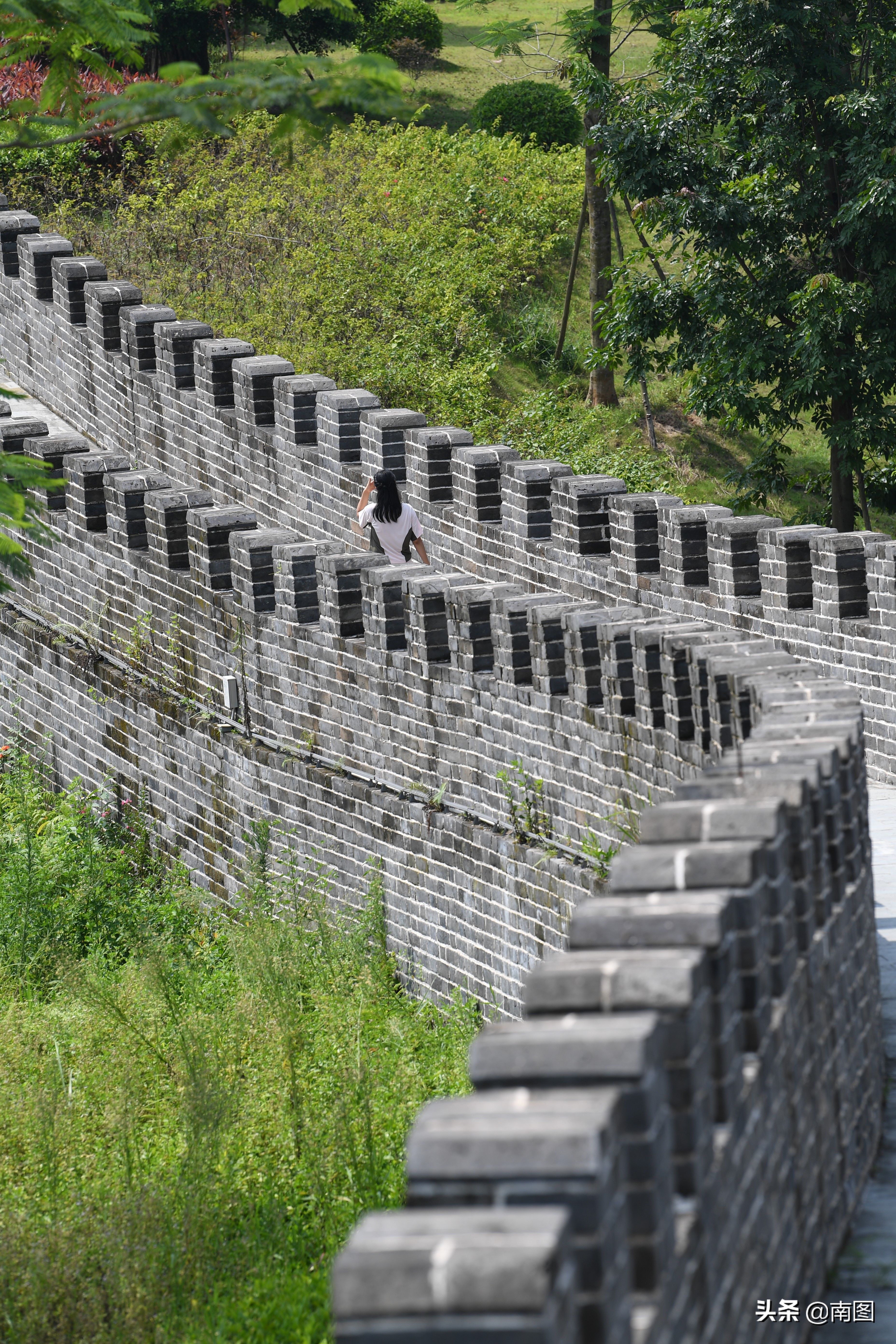 广西现140米山寨长城，钢筋混水泥体结构，青砖从山东定制