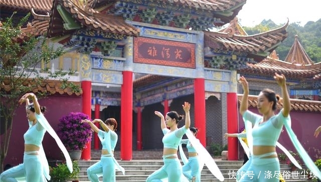 达人秀高难度瑜伽，成东莞观音山靓丽风景线