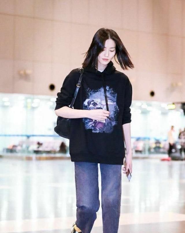  #搭配蓝色#刘雯的一周穿搭,真的怎么穿都不会出错?