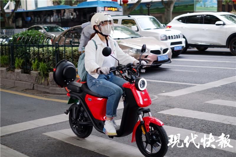  警报■暴雨+大风双警报来袭！江苏人明早出行注意安全！