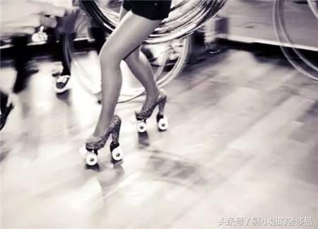 YSL的反人类高跟鞋时尚设计，亲你要来滑溜一把么？