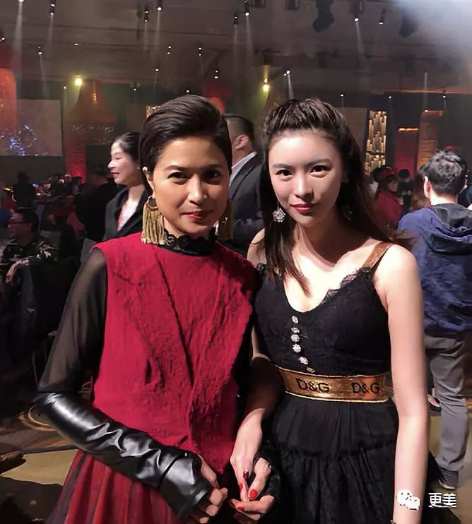 刘恺威杨幂被爆已离婚2年，疑似恋上金融圈白富美?