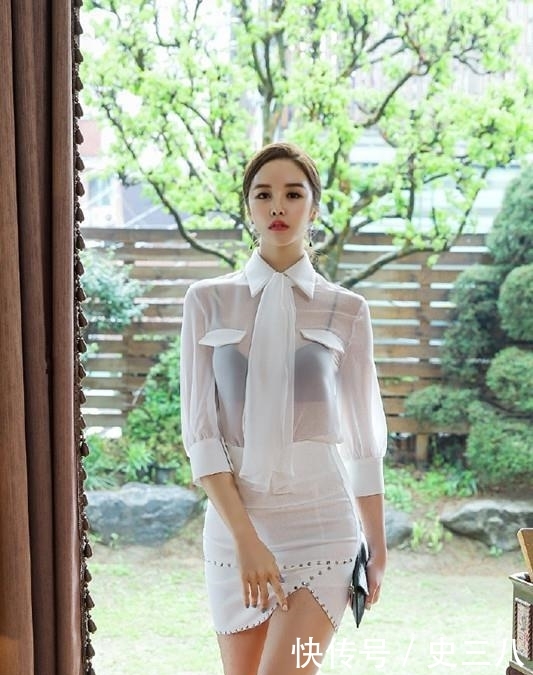 美女:街拍美女:紧身牛仔裙,时尚优美,凸显小姐姐的超模气质!