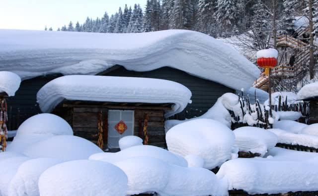 东北雪乡“明码标价”表示不会宰客，但看完价格后游客却说不想来