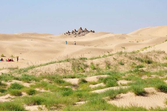 中国治沙“包工头”，每天工资20元，21年把2万沙漠变绿洲！