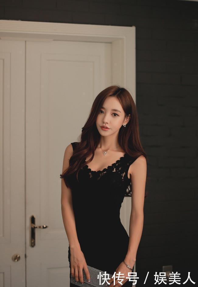  [减龄]孙允珠黑色蕾丝连衣裙，修身减龄显女神气质