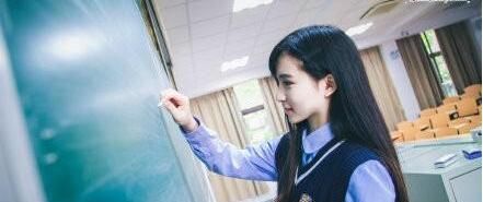  【女生】为何普通学校女生校服是裤子,而贵族学校却是裙子?原因过于现实