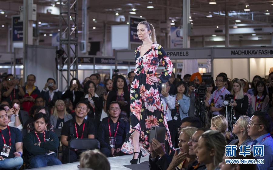 中国品牌时装亮相国际服装纺织品采购展