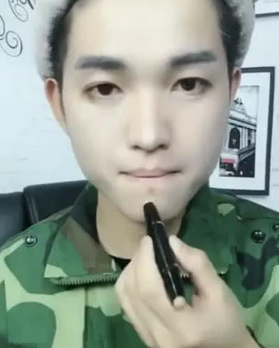 网红工地小哥化妆，即使再邋遢，也可以打造自己“小奶狗”形象！