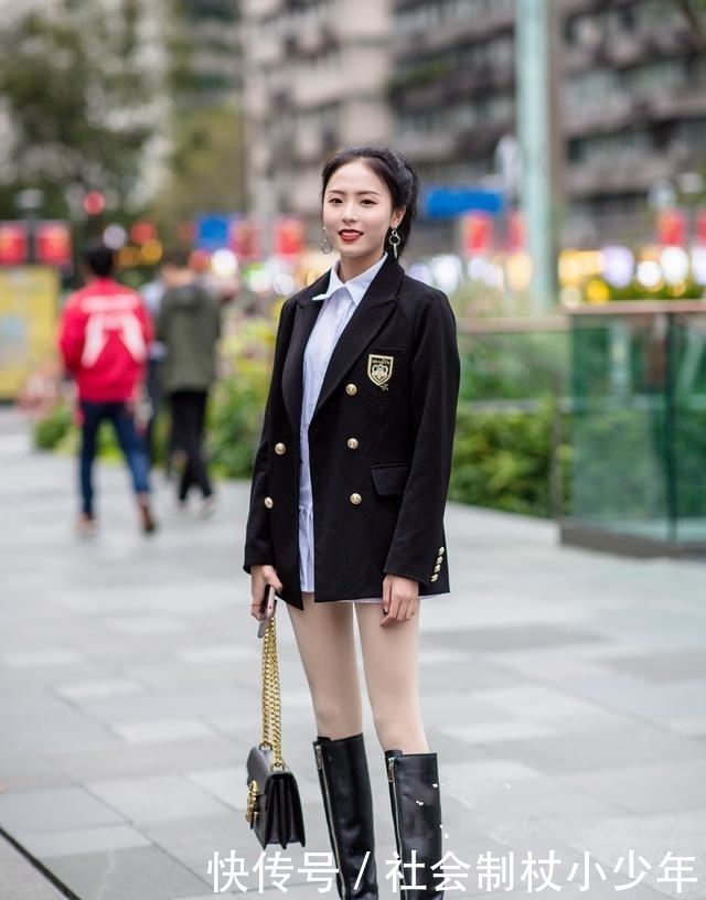 配一双■复工就要这么穿,一件小西装Hold住各种场合,让你时髦加倍