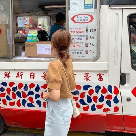 「气质」泡泡袖+牛仔裤,轻松穿出时髦感,显瘦又气质