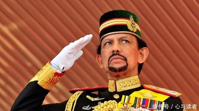 全球最穷的国王,城堡是沙子做的,收入全靠和游客合影