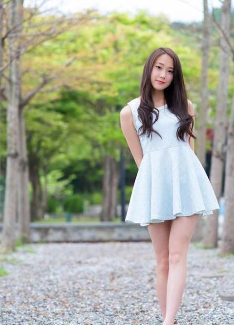 街拍: 热裤美女热浪来袭, 第五张图找到了初恋般的感觉!