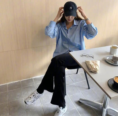  白色运动：春季别老穿小白鞋，试试休闲潮范运动鞋，美得冒泡