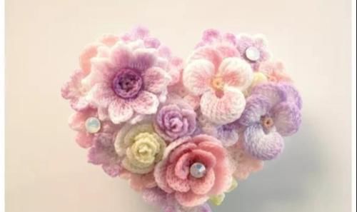  #胸针#外网的钩针小花好美，编织朵小花，做一个春天的胸针！DIY手工