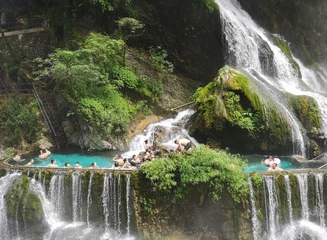 峨眉山的“姊妹山”，藏有世界第一瀑布温泉，景色美不胜收