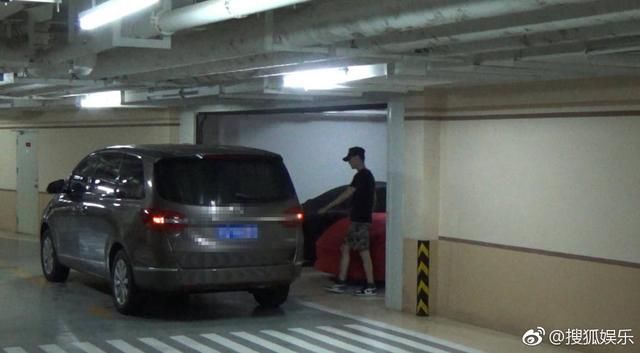 少点舆论多点爱，你说赵丽颖怀孕三月假不假