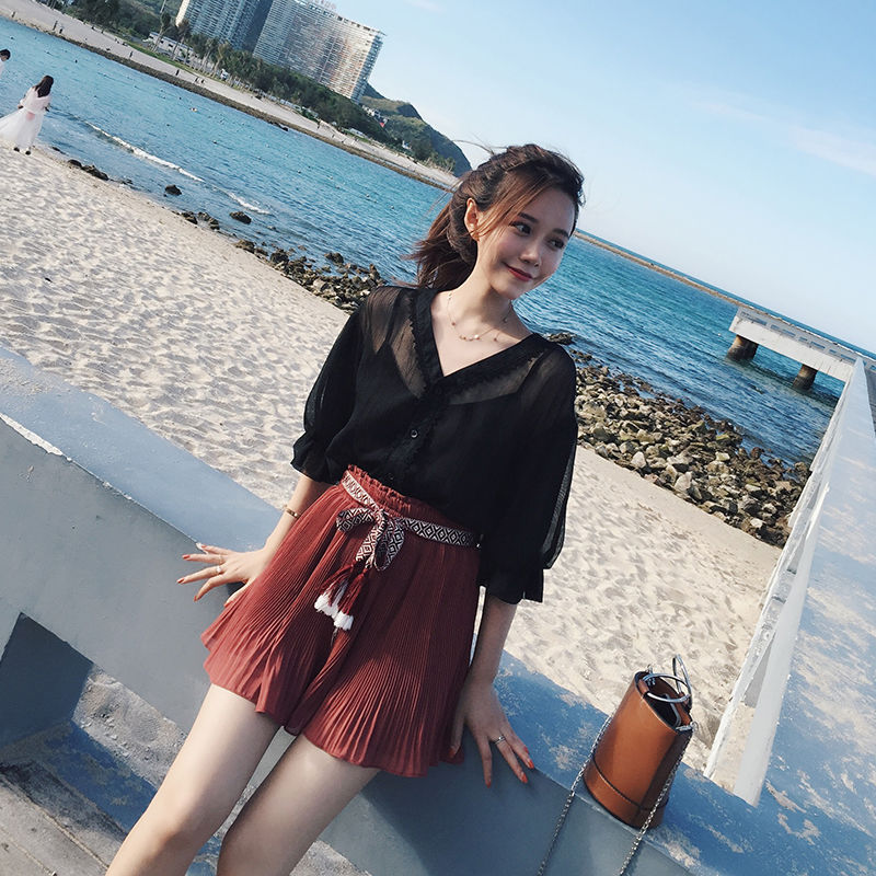 50岁老妈越来越会大胆，穿上新买的套装，简直比老婆还有女人味