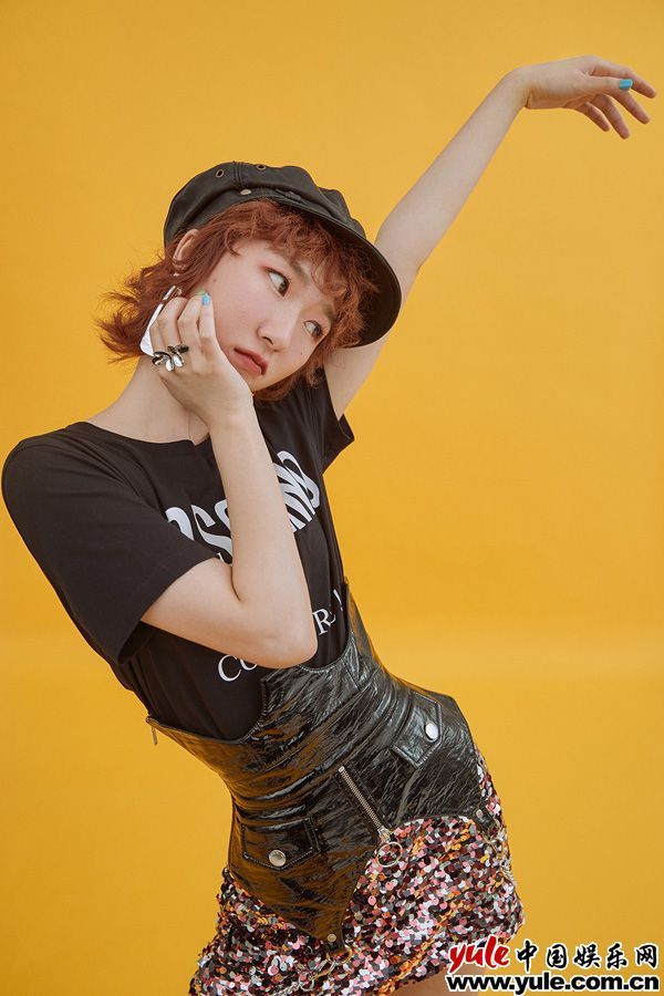 你的西服女孩汪睿已上线 签约飞宝传媒玩转95后个性态度