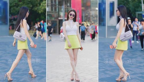 街拍:穿搭清新脱俗的小美女,身材凹凸有致,令人艳羡