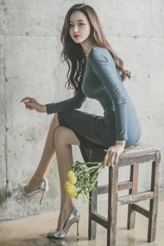 时尚：俊俏的小姐姐搭配上这条长裙，衬托出清新优雅的气质美翻了