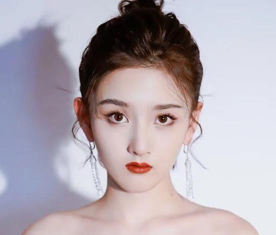  微笑：双倍大眼不用整容，蔡卓宜微笑眼的秘密都在这，宝藏眼睑下至术