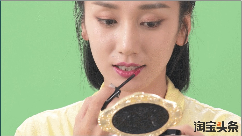 夏天吃的清淡，妆容也要画的清凉！