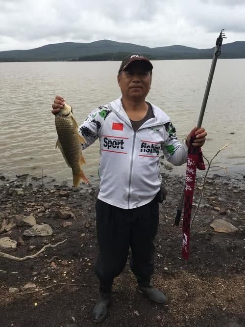  「回家」去了趟乌苏里江，带着满身的蚊子包和一米多长的胖头鱼回家了