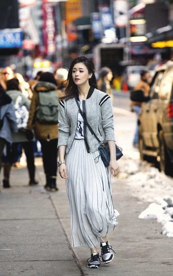 35岁的蒋欣剪了新款发型，这发型也太修饰人了，大饼脸变瓜子脸