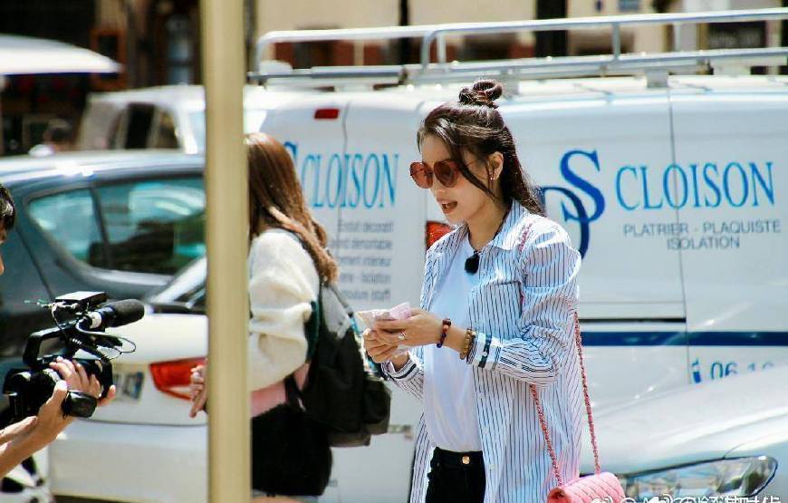 舒淇太厉害了！仅穿了一块绸缎就现身活动，网友：身材好就是任性