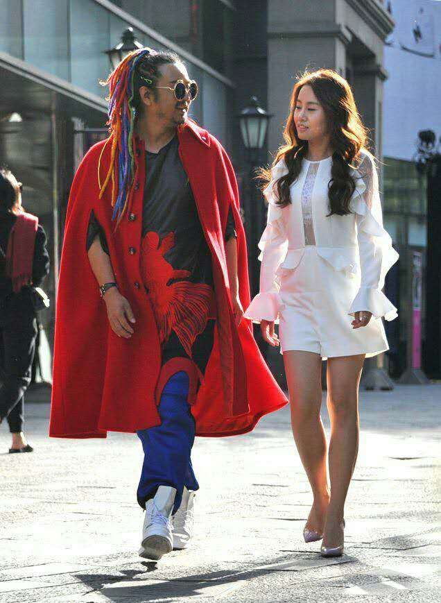 盘点男子奇葩着装潮到辣眼睛,躲在角落的我看得瑟瑟发抖