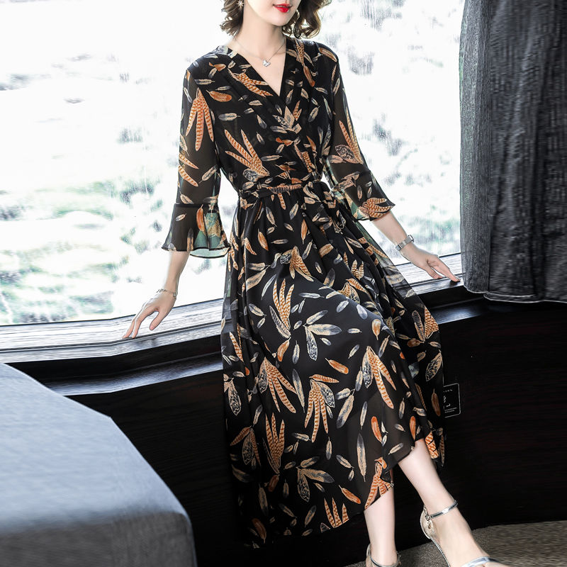 谁说丰满女人穿吊带不好看?看看这些图上的女人，魅力四射惹人眼